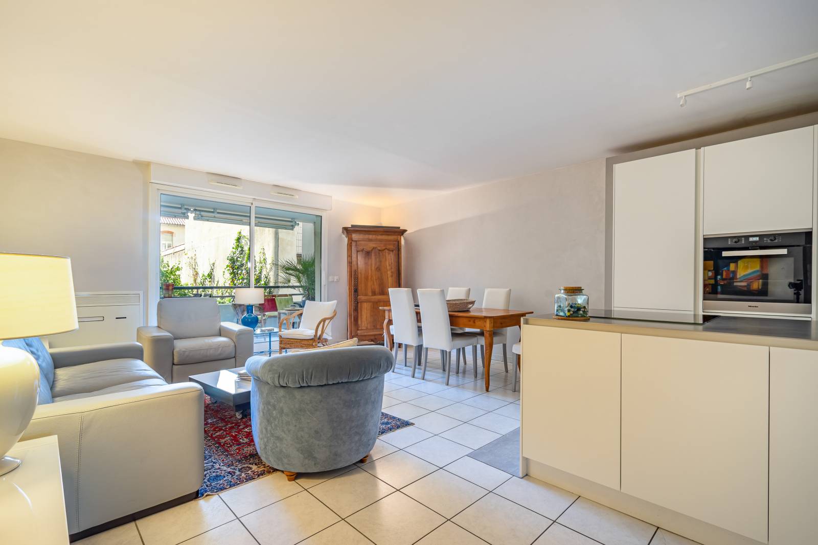 SALON CUISINE US 13007