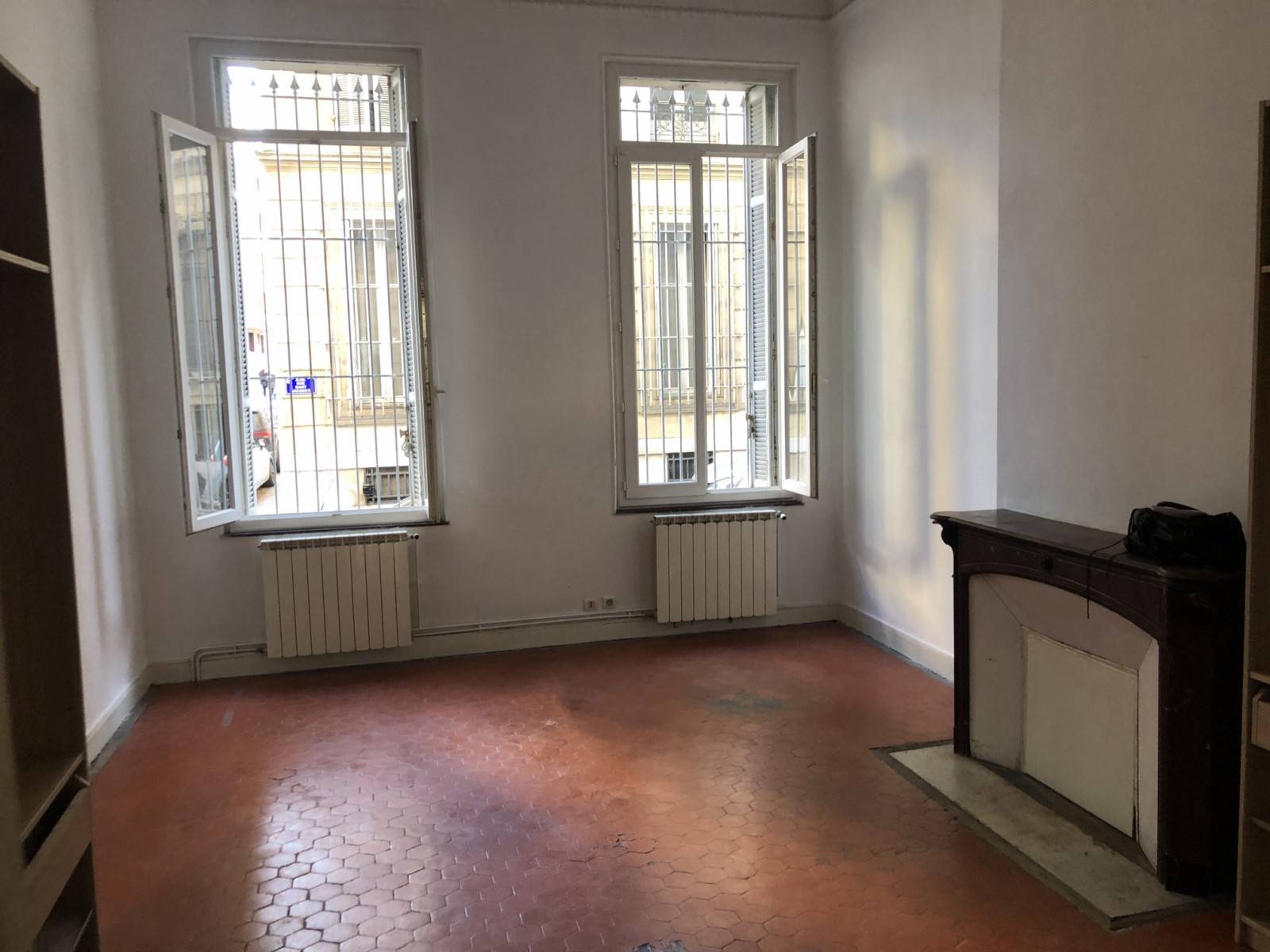 location appartement grand t2 charme de l'ancien marseille bl notre dame