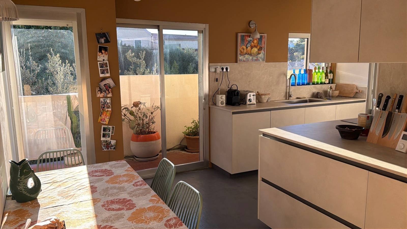 Cuisine donnant sur terrasse