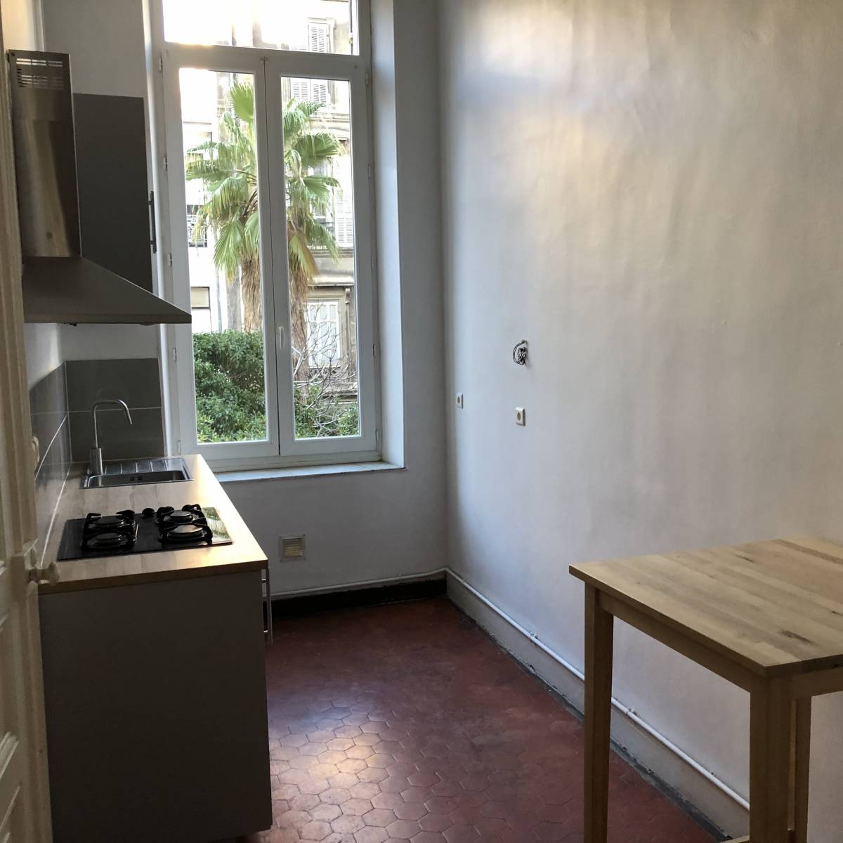 location appartement grand t2 charme de l'ancien marseille bl notre dame