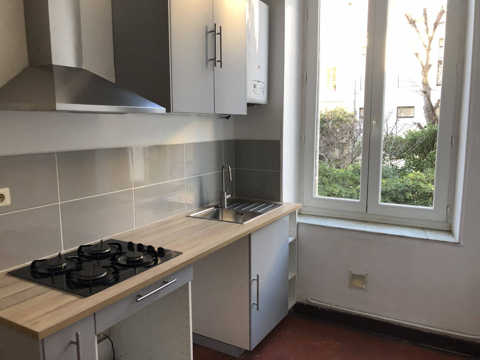 location appartement grand t2 charme de l'ancien marseille bl notre dame