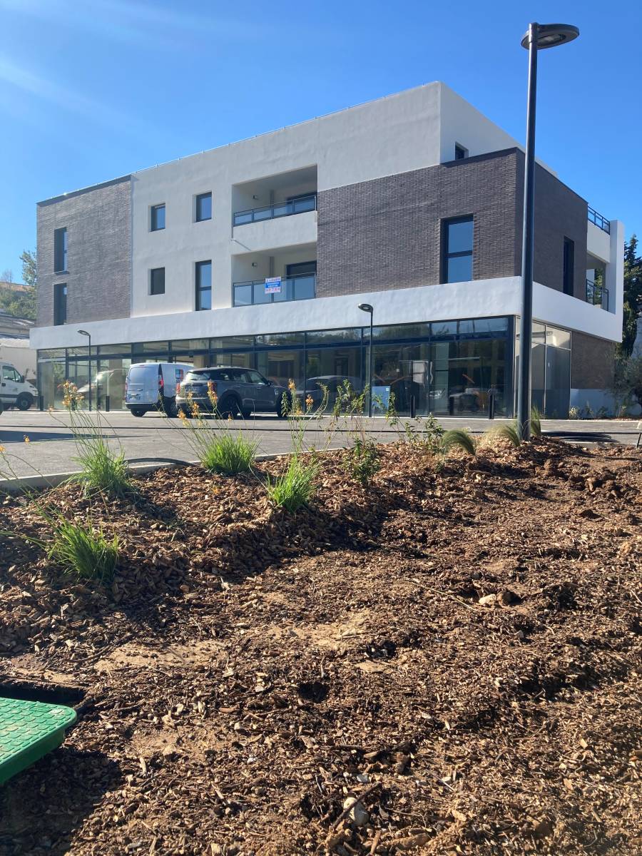 Façade du local dans résidence privée
