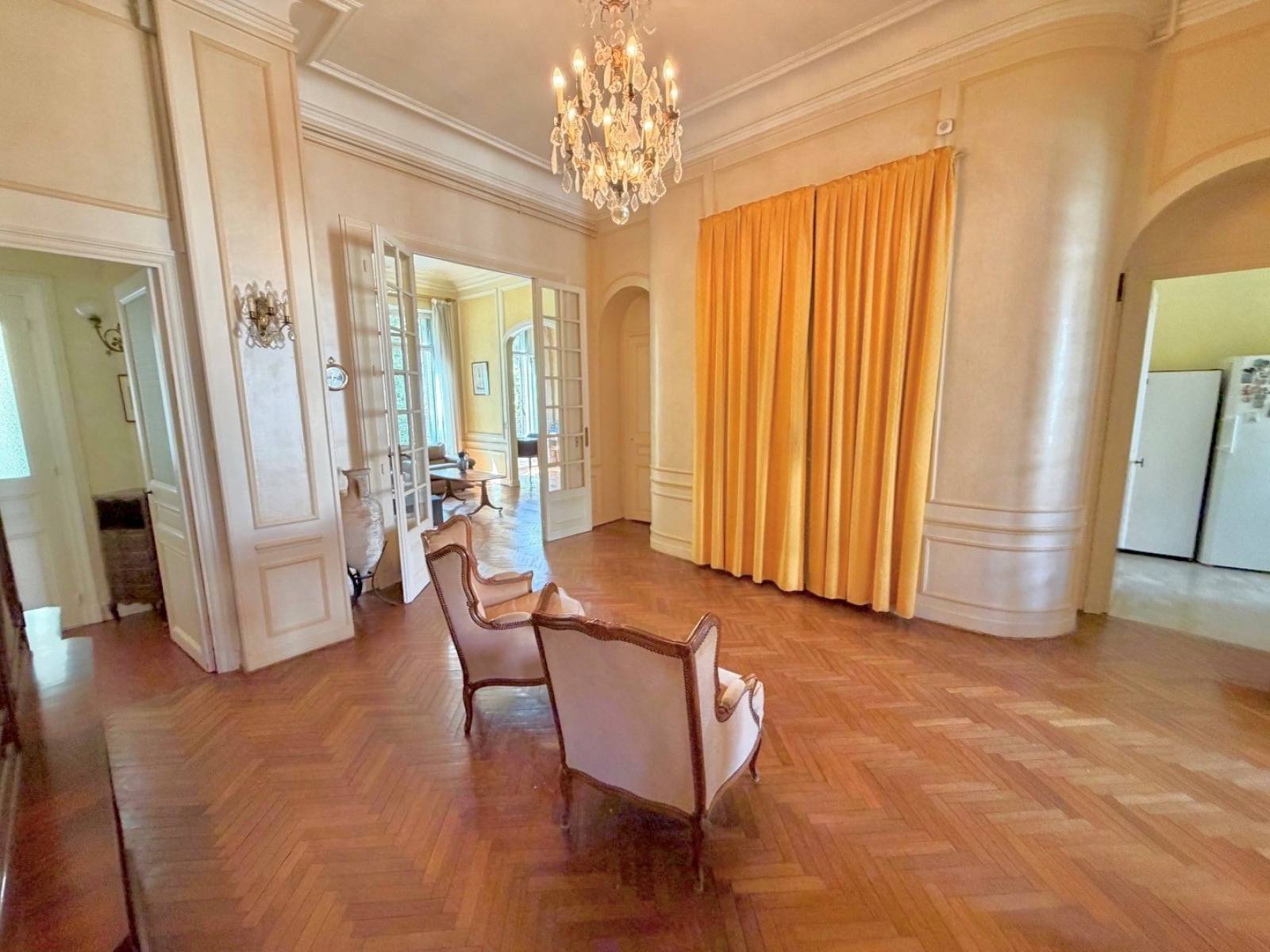 Grand hall d'entrée avec charme