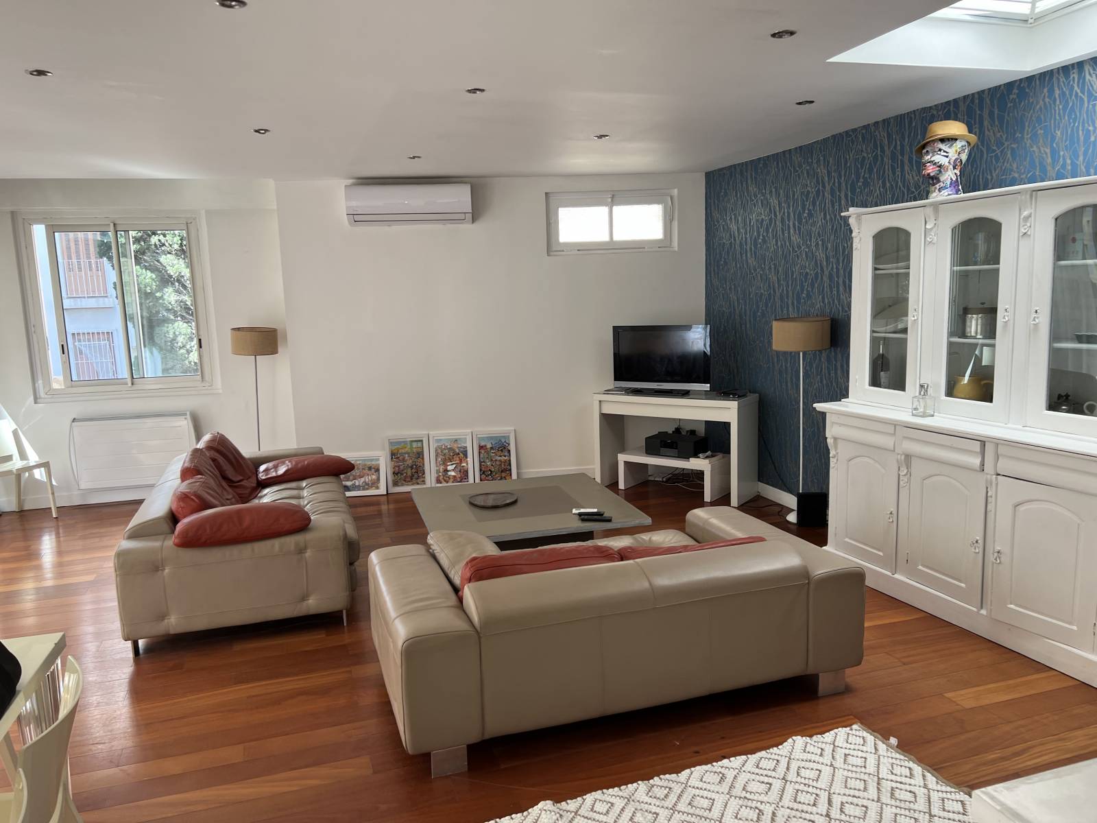 Grand séjour lumineux avec cuisine américaine 13008 appartement meublé dans une copropriété fermée