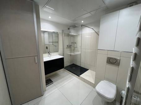 APPARTEMENT MEUBLE  AVEC SA TERRASSE - 13008 MARSEILLE