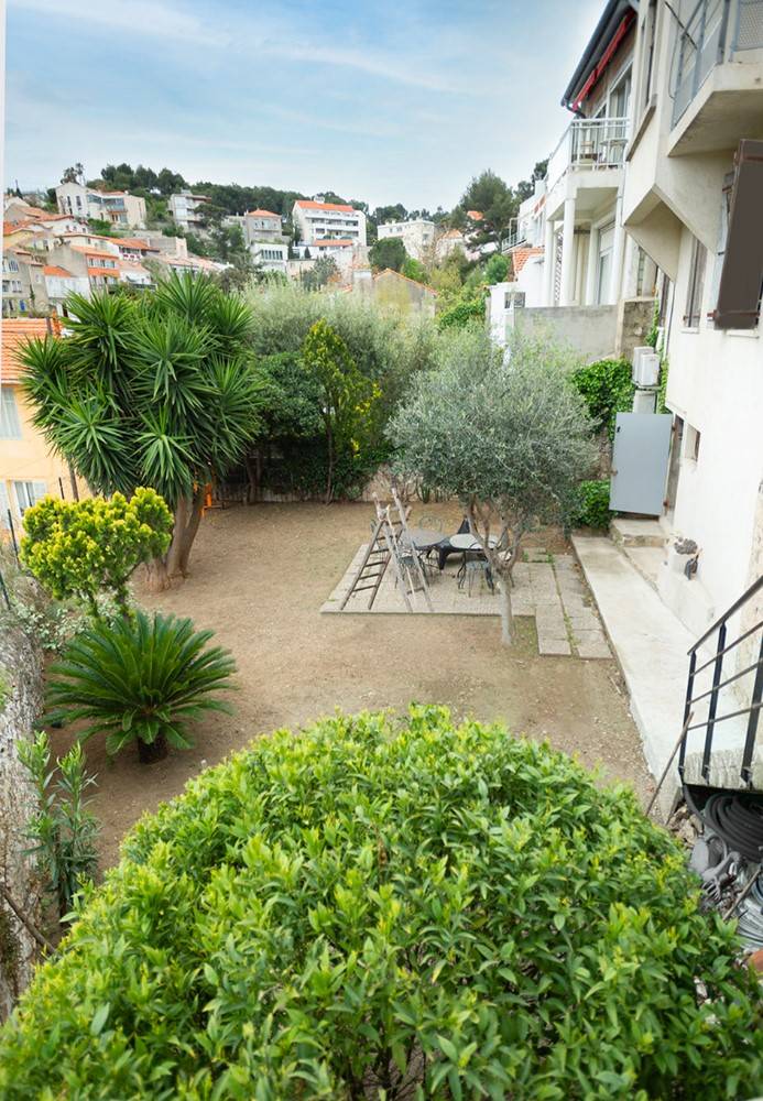 Superbe Maison A Vendre - ROUCAS BLANC -