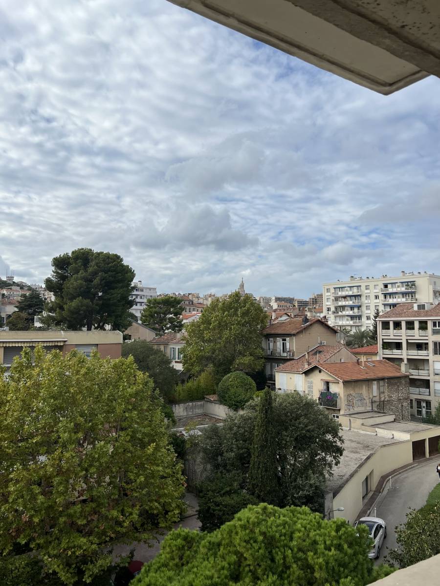 Appartement très élégant T6 avec Garage et cave au calme 13008 Marseille