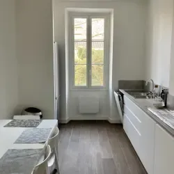 Grande cuisine équipée très lumineuse 13007 Marseille