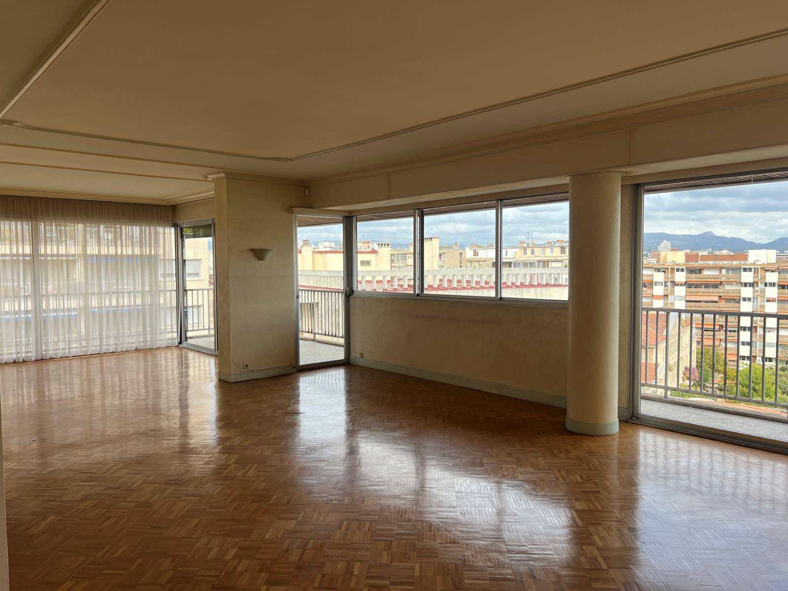 GRAND SEJOUR APPARTEMENT TYPE 6 13008 MARSEILLE 