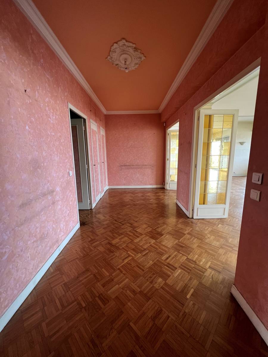 Appartement très élégant T6 avec Garage et cave au calme 13008 Marseille