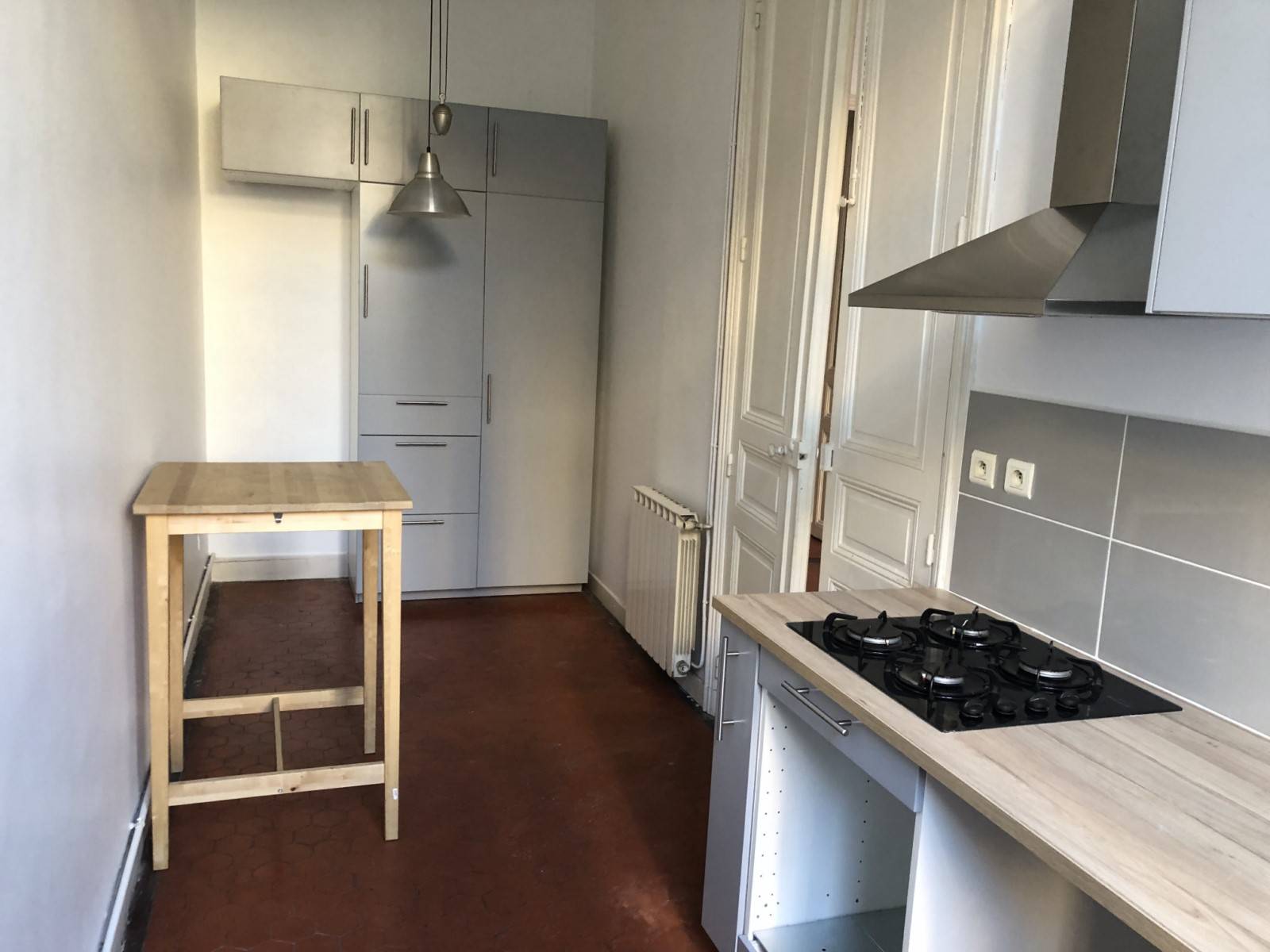 location appartement grand t2 charme de l'ancien marseille bl notre dame