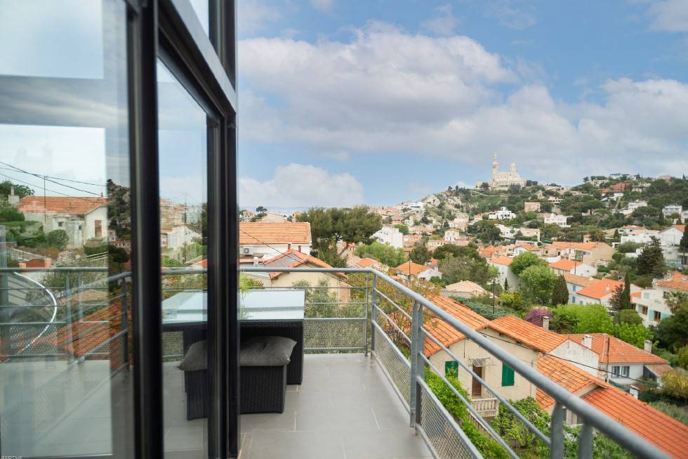 Superbe Maison A Vendre - ROUCAS BLANC -