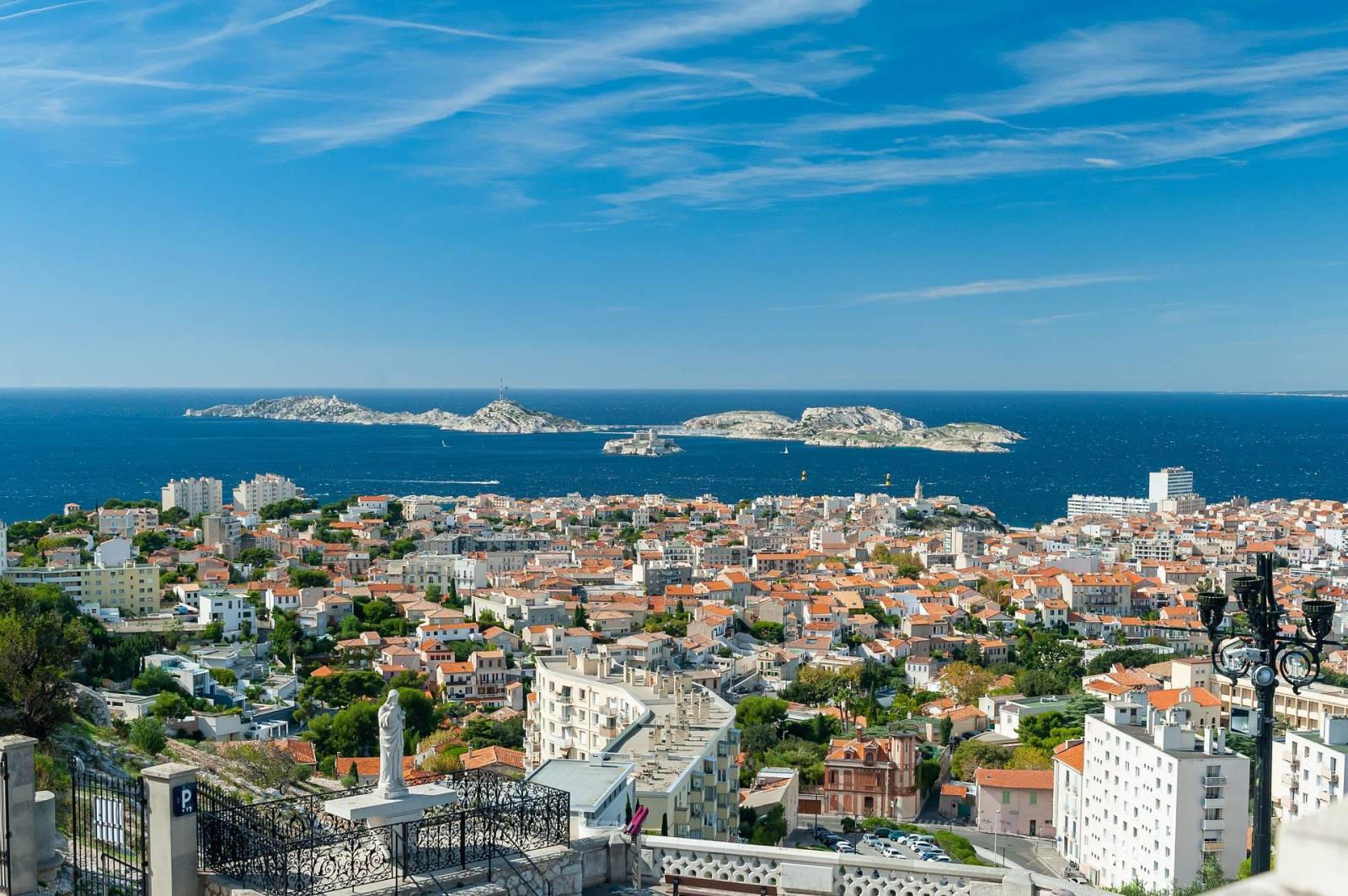 Vue panoramique sur Marseille depuis notre dame de la garde