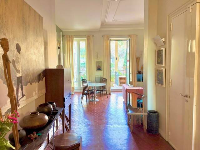 GRAND HALL AVEC SEJOUR 