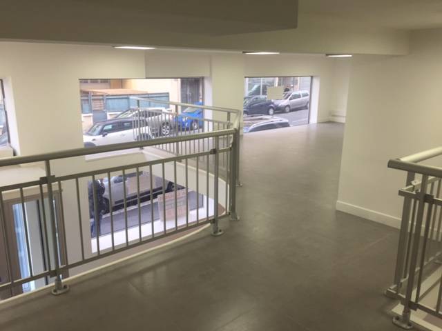 LOCAL COMMERCIAL 179 m²