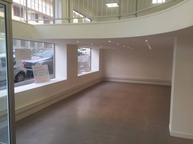 rdc rue forbin grand espace 