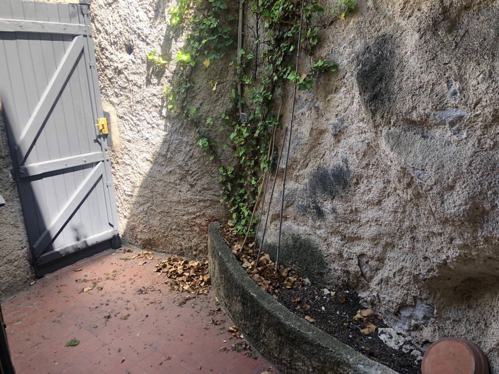 PROCHE MER T2 AVEC COUR