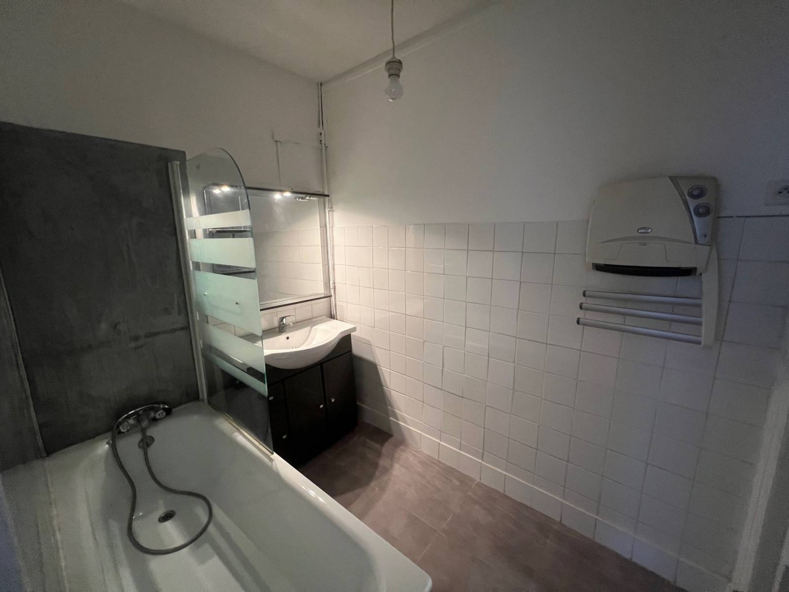 SALLE DE BAIN AVEC WC SEPARE 