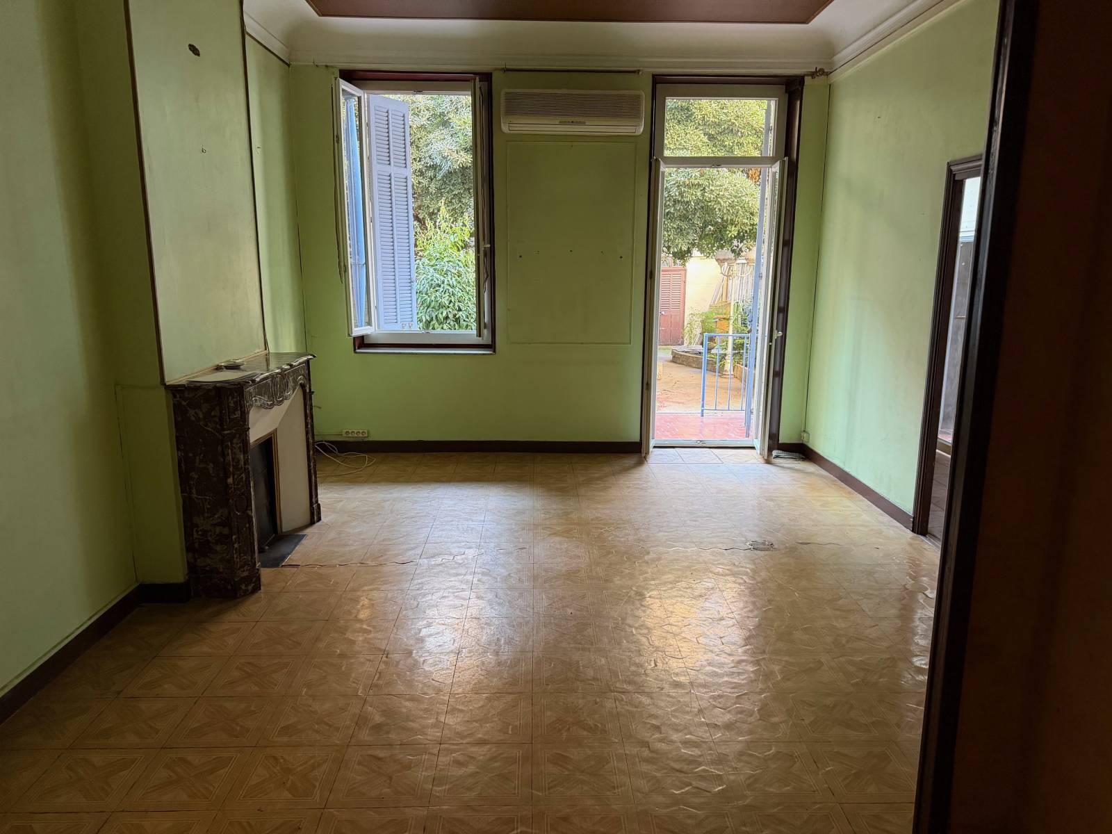 Grand séjour donnant sur le rez de jardin