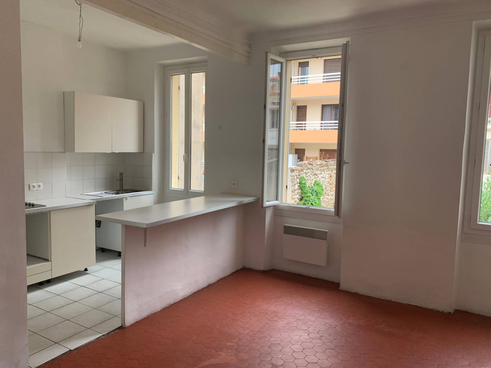 Grand séjour avec cuisine et vue 