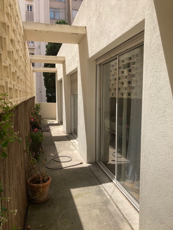 Terrasse plein sud ombragée 13008 appartement meublé copropriété fermée