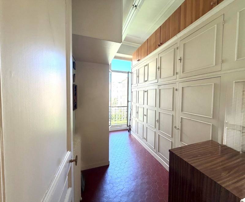 Grande chambre charmante