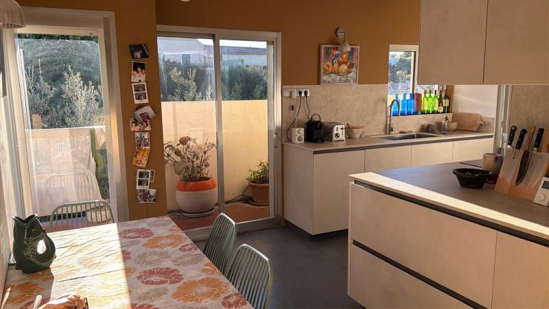 Cuisine donnant sur terrasse