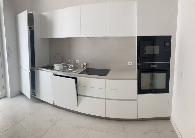 Cuisine américaine équipée cœur du 13007 Corderie dans un appartement rénové