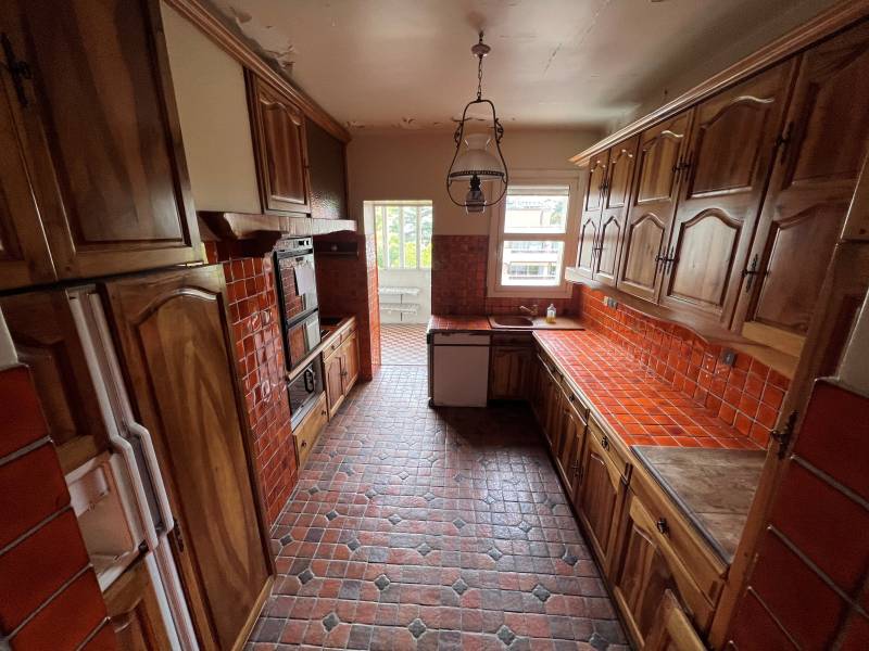 Appartement très élégant T6 avec Garage et cave au calme 13008 Marseille