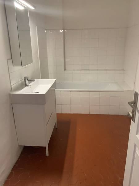 SALLE DE BAIN AVEC CHAUFFE EAU