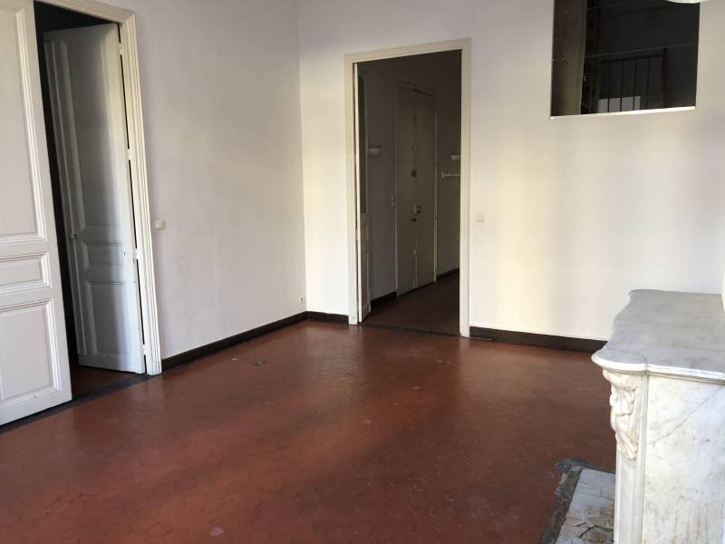 location appartement grand t2 charme de l'ancien marseille bl notre dame