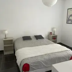 CHAMBRE AVEC RANGEMENT 2 PIECES MARSEILLE 8 EME 