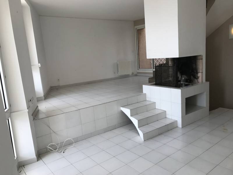 GRAND SEJOUR AVEC CHEMINEE