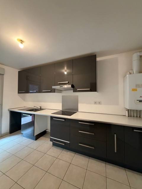 Cuisine séparée et semi équipée