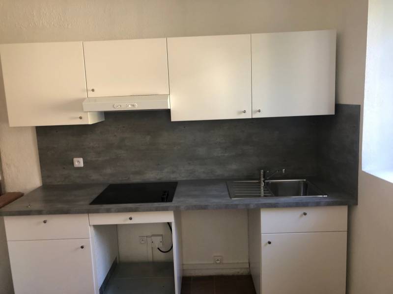 PROCHE MER T2 AVEC COUR