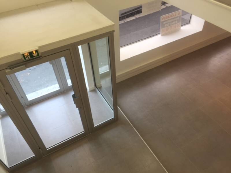 LOCAL COMMERCIAL 179 m²