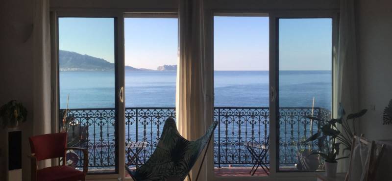 appartement en duplex avec vue mer a louer sur la corniche marseille  13007