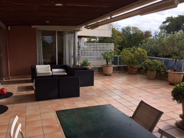 appartement  6 meublé Marseille 13008 Commandant Roland  copropriété avec piscine de grand standing