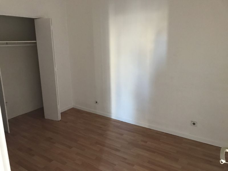 CHAMBRE AVEC PLACARD