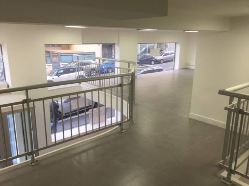 LOCAL COMMERCIAL 179 m²