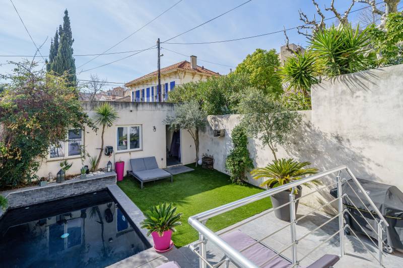 Maison avec piscine et garages Bompard 13007