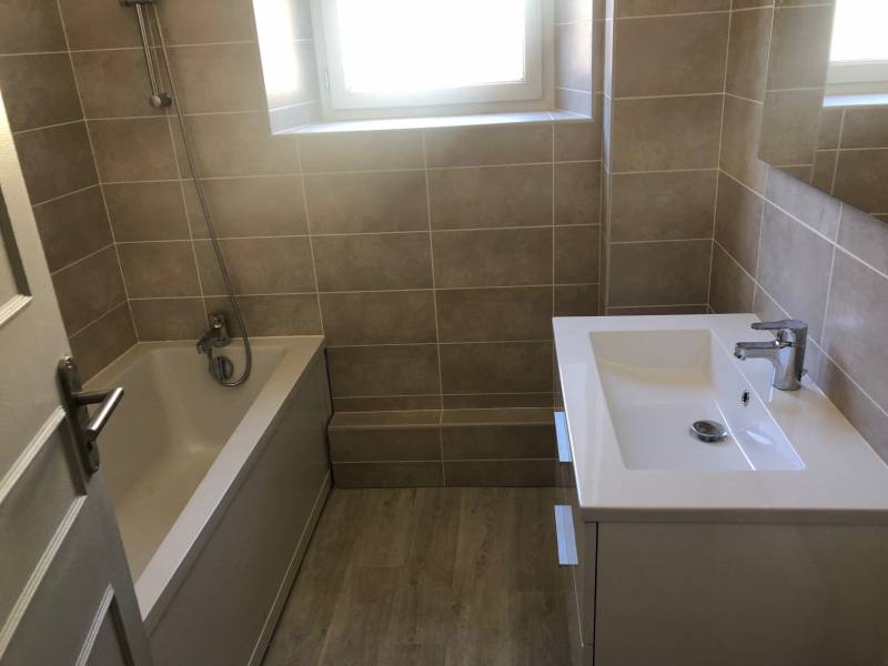 PROCHE MER T2 AVEC COUR