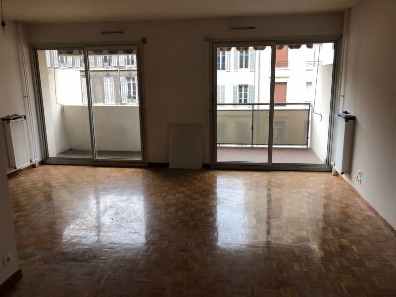 grand séjour terrasse 13006