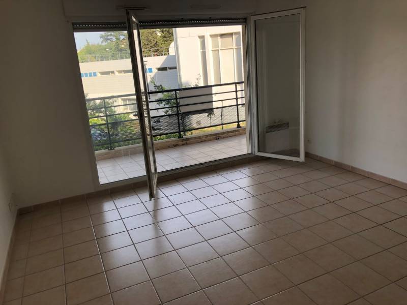 SEJOUR SUR TERRASSE 13011