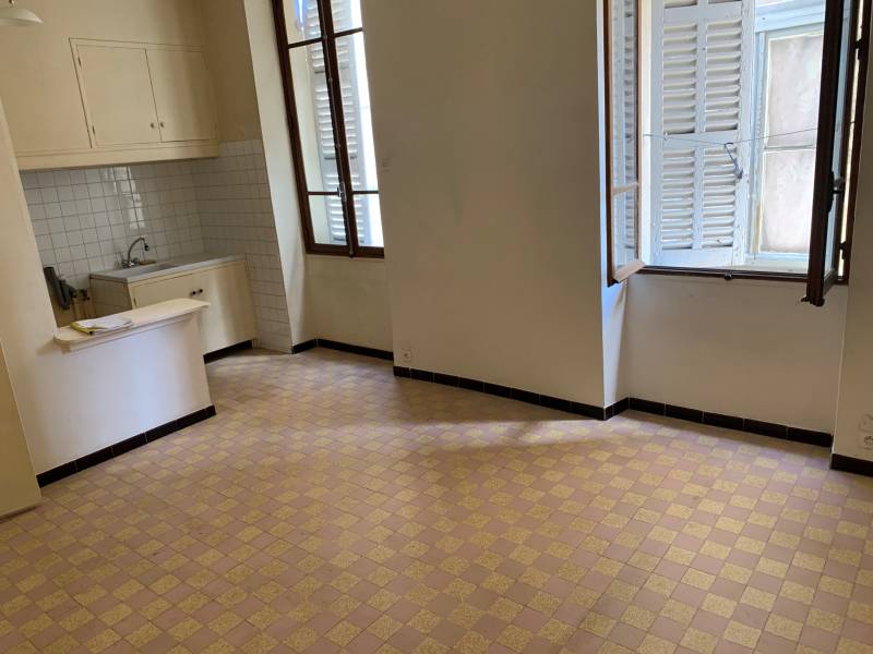 séjour cuisine américaine 13006