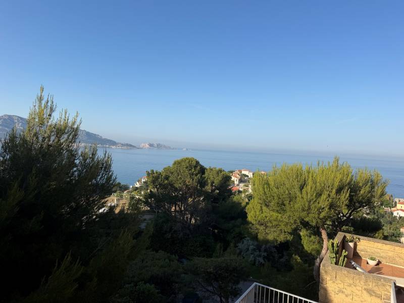 VUE MER AVEC TERRASSE - 13007